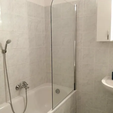 דירה Reza Apartman *
