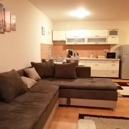 Reza Apartman *
