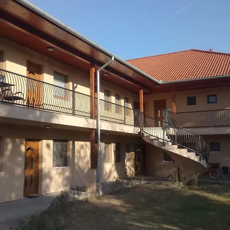 דירה Reza Apartman *