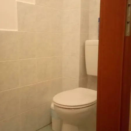 Reza Apartman דירה